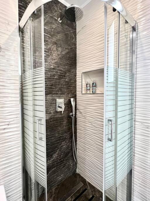 Evilion Maisonette In * Atena